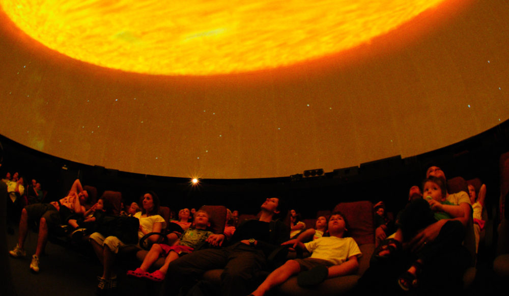 Kommt mit Cosmo Planetarium Shibuya Japan 2024