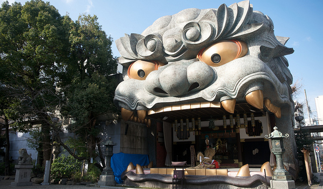 일본 Yasa Shrine 2024의 사자와 용을 방문하십시오.