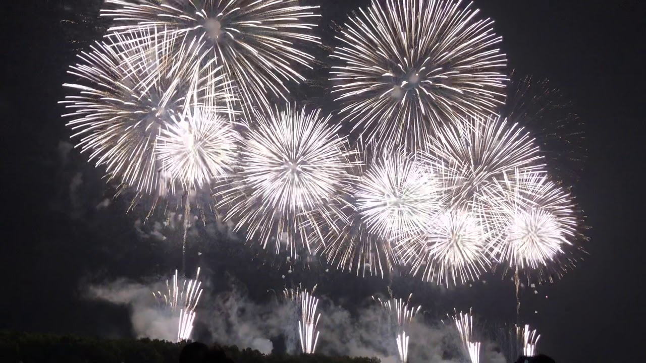 Schauen Sie sich das Feuerwerk in Japan 2024 an.