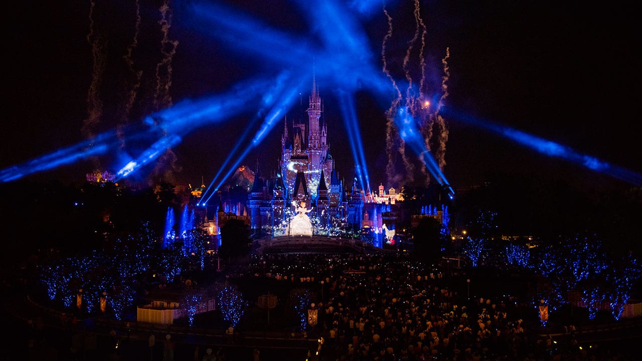 Đi kèm với Tokyo Disneysea vào ban đêm ngoạn mục ở Nhật Bản.