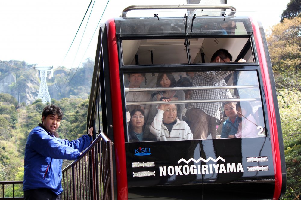 ขึ้นไป Mt Nokogiriyama โดย Ferry & Ropeway Japan